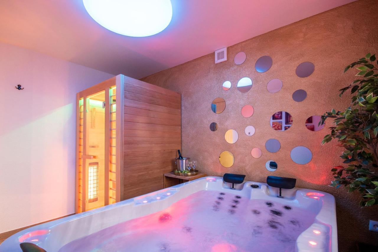 Wellness Studio D'Or - Exclusive New Apartment With Whirlpool, Sauna, Sunny Terrace, Private Parking Porec Esterno foto