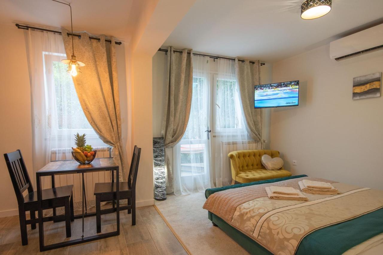 Wellness Studio D'Or - Exclusive New Apartment With Whirlpool, Sauna, Sunny Terrace, Private Parking Porec Esterno foto