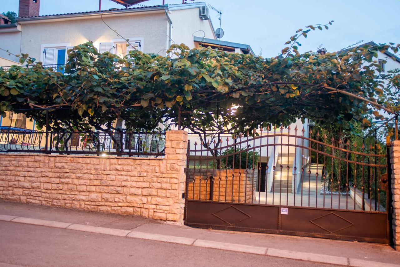 Wellness Studio D'Or - Exclusive New Apartment With Whirlpool, Sauna, Sunny Terrace, Private Parking Porec Esterno foto