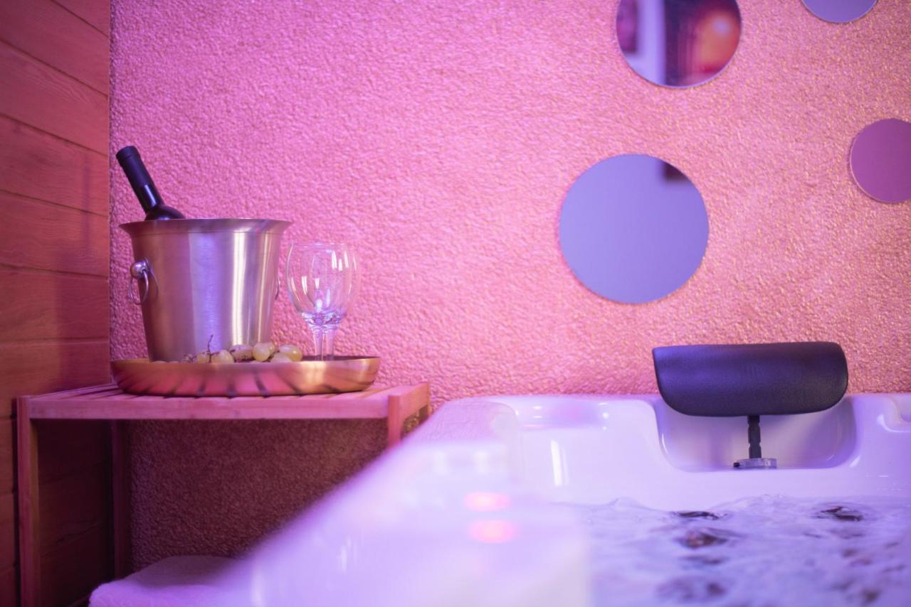 Wellness Studio D'Or - Exclusive New Apartment With Whirlpool, Sauna, Sunny Terrace, Private Parking Porec Esterno foto