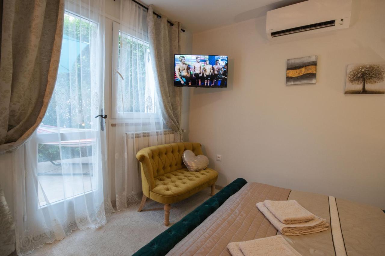 Wellness Studio D'Or - Exclusive New Apartment With Whirlpool, Sauna, Sunny Terrace, Private Parking Porec Esterno foto