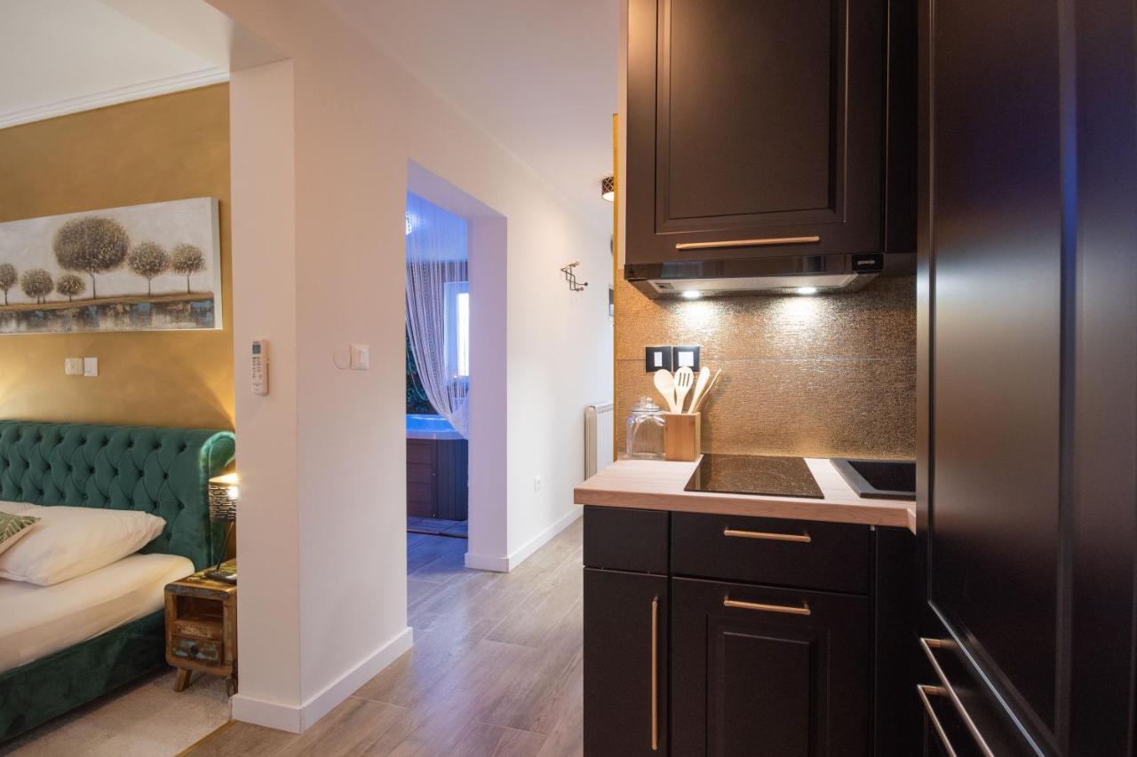 Wellness Studio D'Or - Exclusive New Apartment With Whirlpool, Sauna, Sunny Terrace, Private Parking Porec Esterno foto
