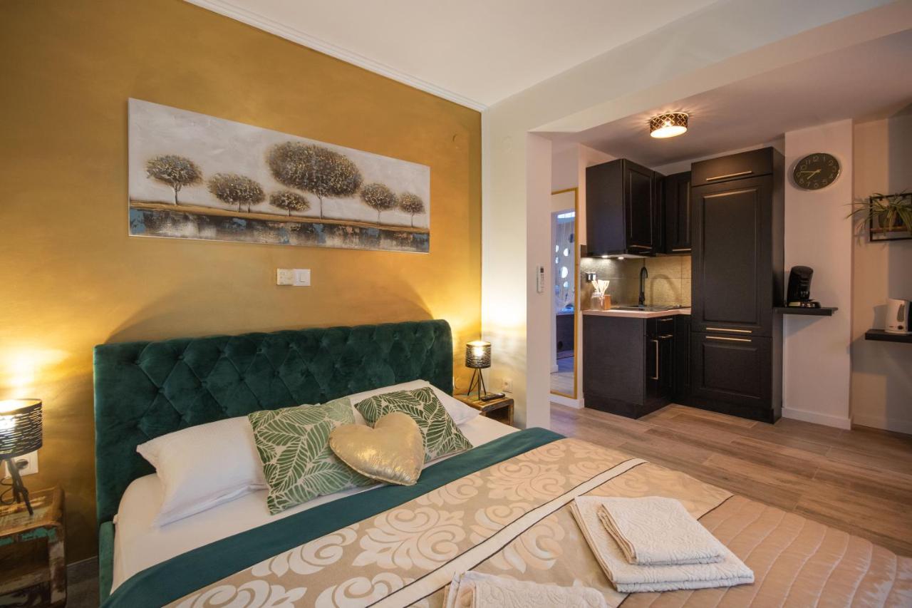 Wellness Studio D'Or - Exclusive New Apartment With Whirlpool, Sauna, Sunny Terrace, Private Parking Porec Esterno foto